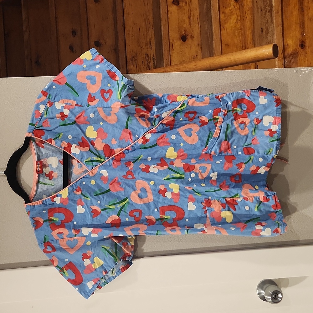 Dikies scrub top